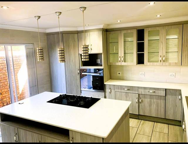 3 BEDROOM HOUSE FOR SALE IN RAVENSWOOD